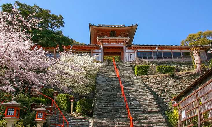 多くの歴史的建造物が点在